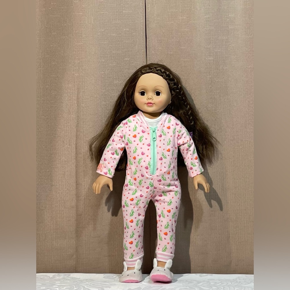 Madame Alexander Doll with Pink Pajamas and Our Generation Bubbly Bathtime set - Picture 10 of 10